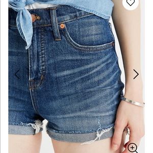 High-Rise Denim Shorts in Glenoaks Wash